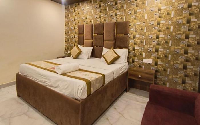 Hotel Kaushambi Grand Near Kaushambi Metro Station