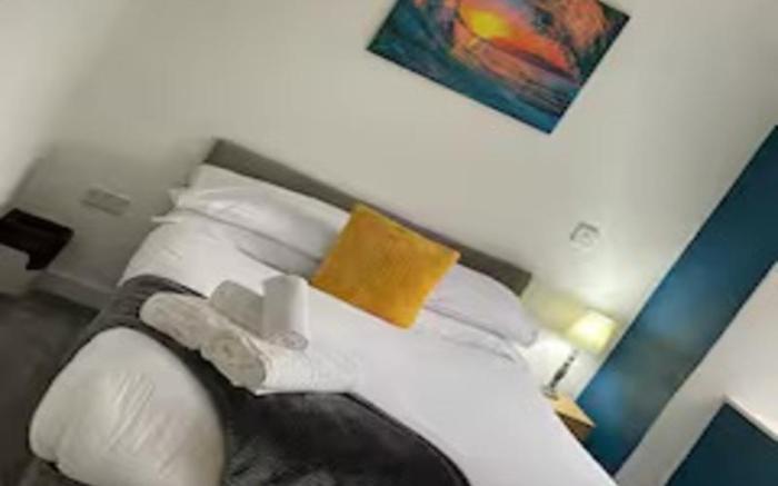 One-Bedroom Apartment: Sleeps 4 Comfortably