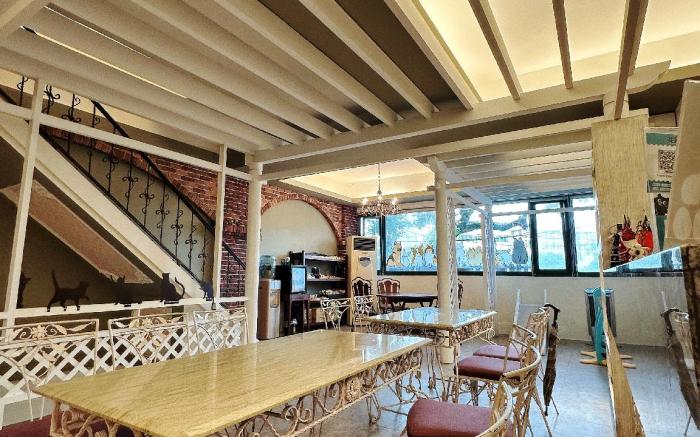 Rose Land Family Pet Friendly Inn