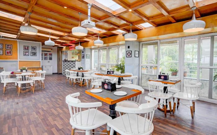 Super [Day Stay - 12 Hrs Slot : 8 AM to 8 PM] Super Collection O IMA Dehradun