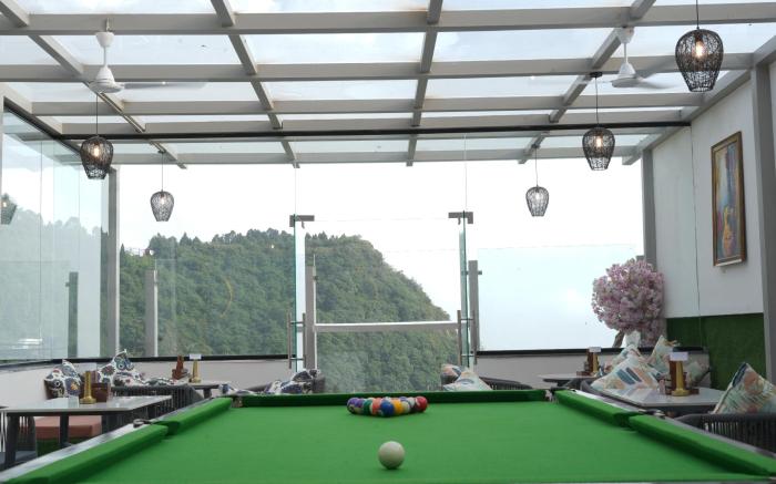 NURI'S NEST AND NOTCH