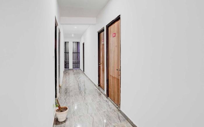 Collection O Sector 121 Gaur City Mall Noida Royal FNG