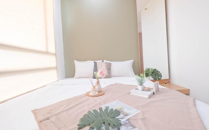 Good Location 2BR Woodland Park Apt By Travelio