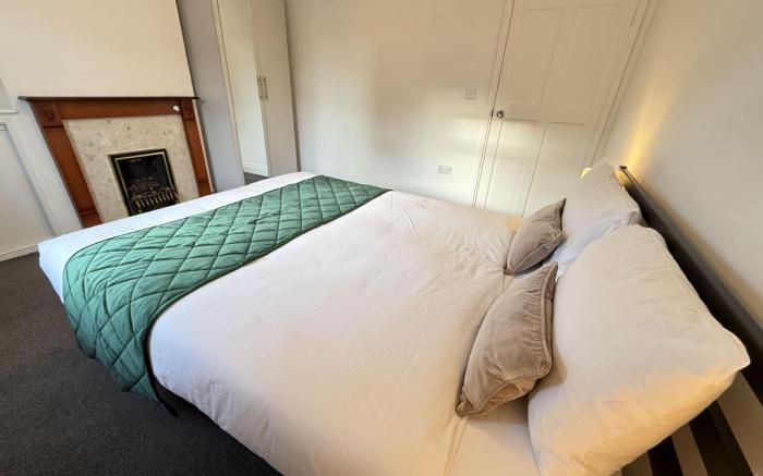 Cosy and comfy 4-bed house in Burnham Slough Near Legoland  and Winsdor Castle