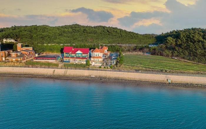 West Sky Pension Anmyeondo