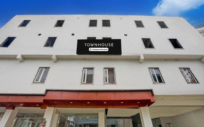 Townhouse Bela Road Varanasi City Railway Station Formerly Srijan Grand