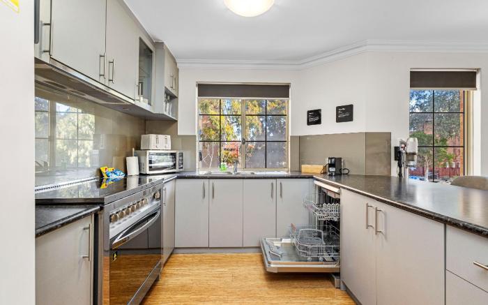 BDR + Sauna + Pool + Gym + Parking