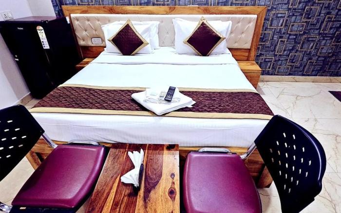 Peaceful Hotel  Room