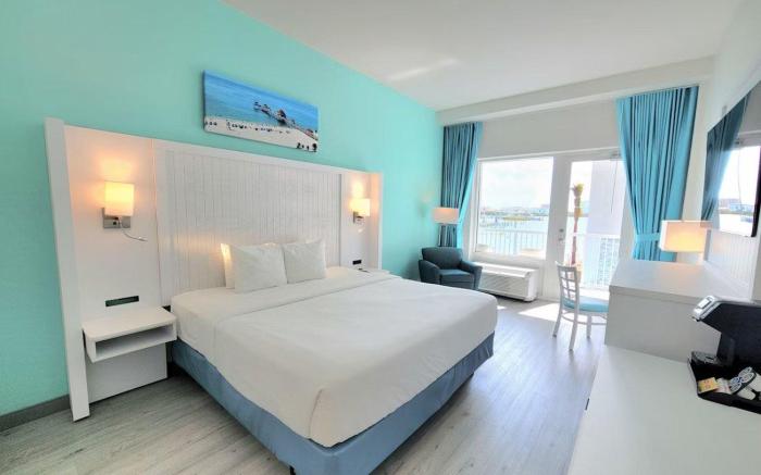 Chart House Marina Hotel