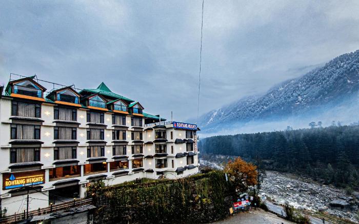 Tribhav Rohtang Heights Resort