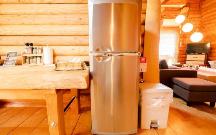 Lake Toya Hillside House / Spacious Log House