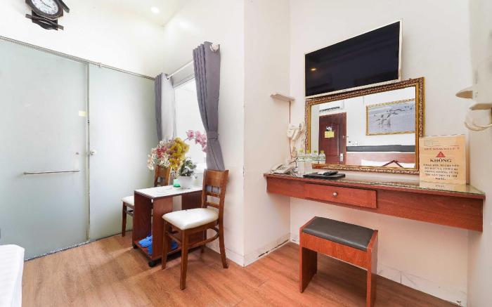 Collection O Eva Hotel District 8 Near Ben Thanh Market