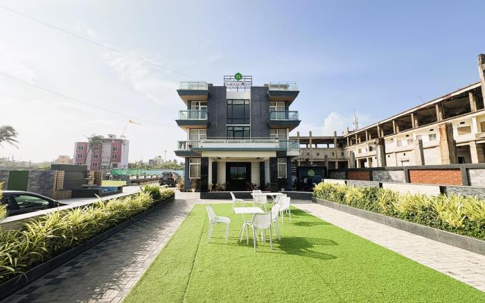 Hotel Golden Palace Rivera Restaurant & Cafe With Swimming Pool Front Of Puri Sea Beach