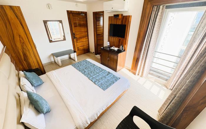 Hotel Golden Palace Rivera Restaurant & Cafe With Swimming Pool Front Of Puri Sea Beach