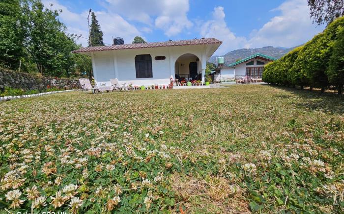 PINEWOOD HOMESTAY 2.7 km Bhimtal Lake by Prospera 