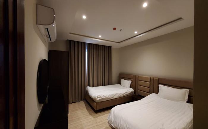 شقه راقيه ثلاث غرف دخول ذاتي 1/2