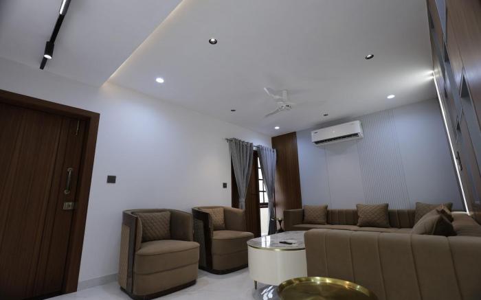 Woodlands Apartment 501-Fully Furnished Luxury Apt