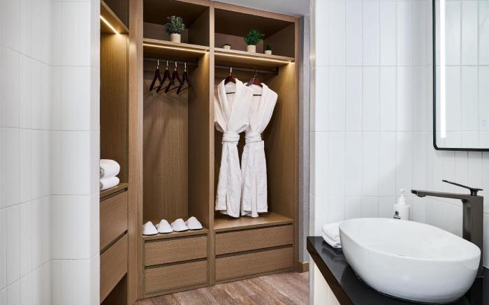 The George Manhattan, Tapestry Collection by Hilton