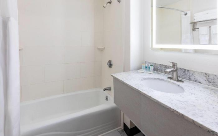 Howard Johnson by Wyndham Malden Boston Area