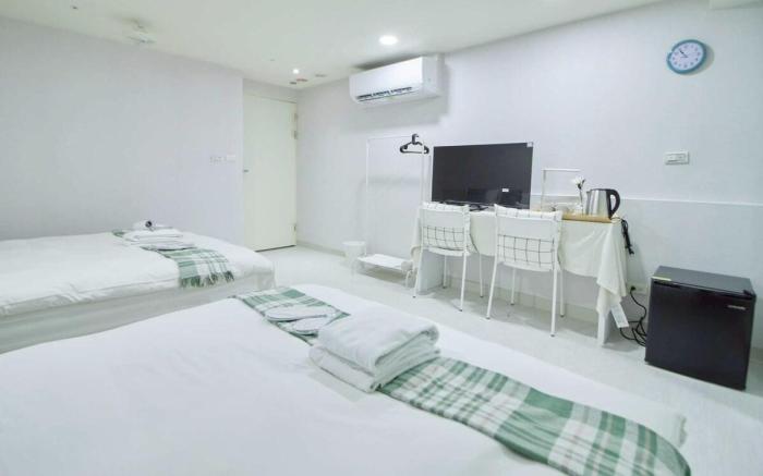Ximending Quad Room No. 8872[僅限國外旅客入住]