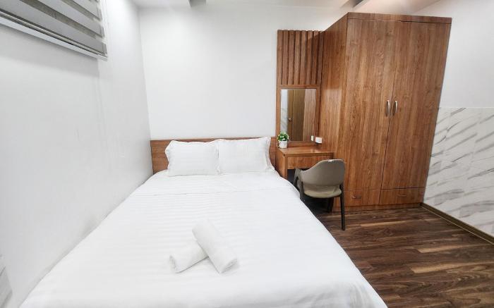 Elegant 2BR Apt Balcony Steps from My Khe Beach