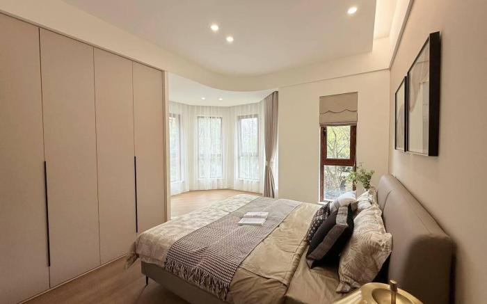 Charming Mount Emei Apartment hosted by a German Couple