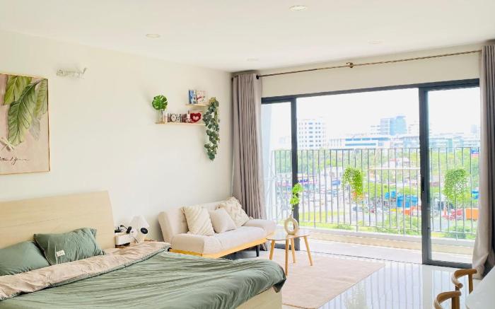 Nice view,modern decor, netflix, movie projector