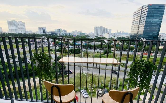 Nice view,modern decor, netflix, movie projector