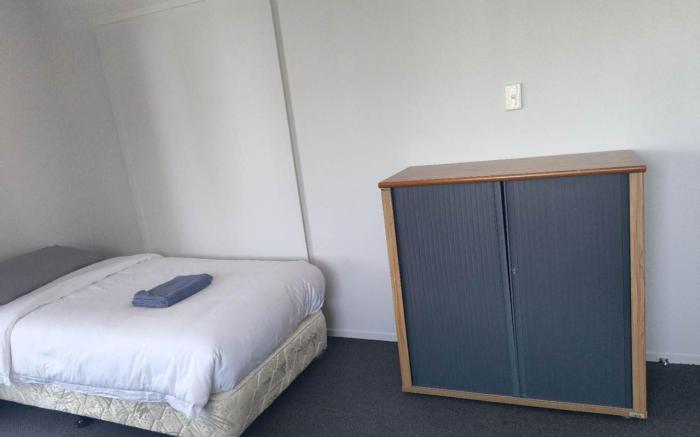 1 Double, 1 Single, 2 Sofa Beds Apartment