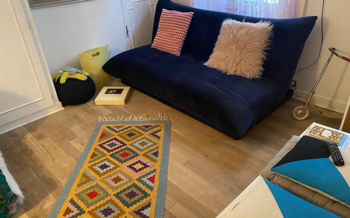 Cosy Eiffel Tower Design Studio