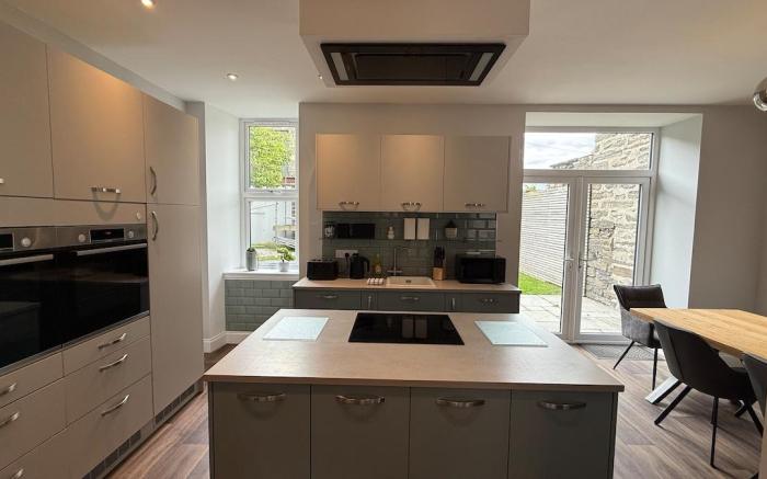 The Bakehouse Luxury Holiday Home - Sleeps 10