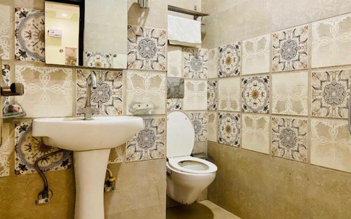 Hotel November, At Zirakhpur Bus Stand