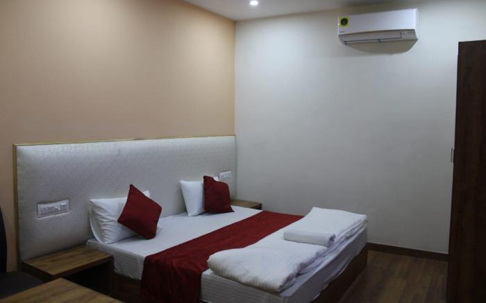 Hotel November, At Zirakhpur Bus Stand