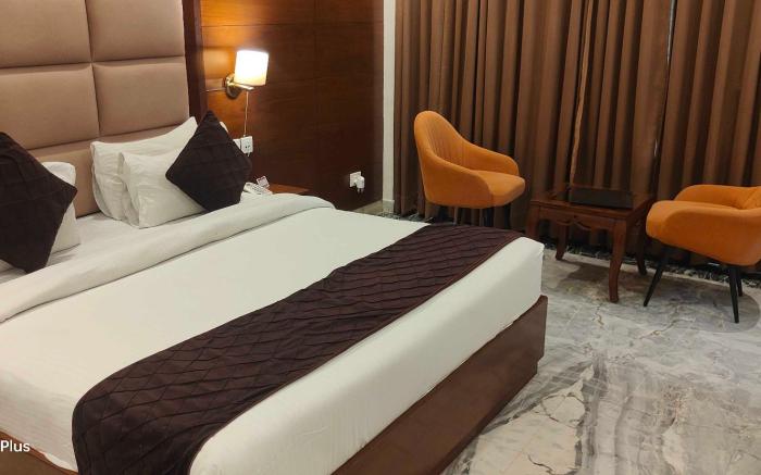 POP 83805C Hotel Chandrakla