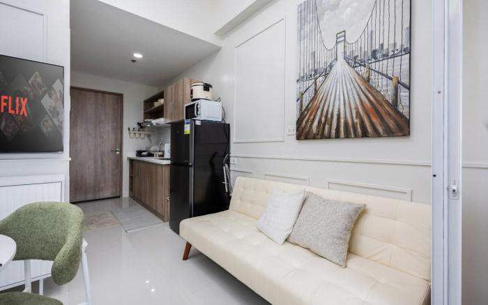 Chic Studio with Balcony & City View Near Airport