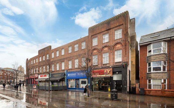 Central 2BR Flat | Fast Wi-Fi | Underground 2min