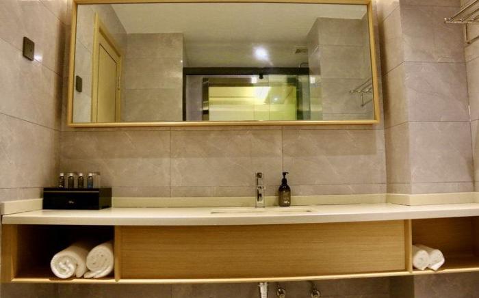 Home Inn Style Zhengzhou Xianghu Science and Technology Museum Fantawild Green Expo Park