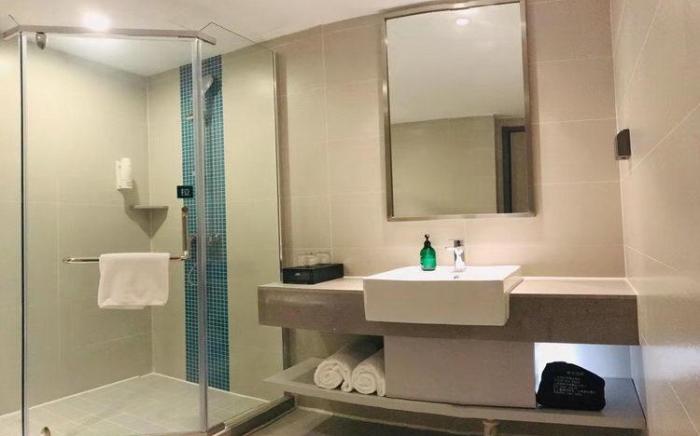 Home Inn Style Yantai Bus Terminal Railway Station