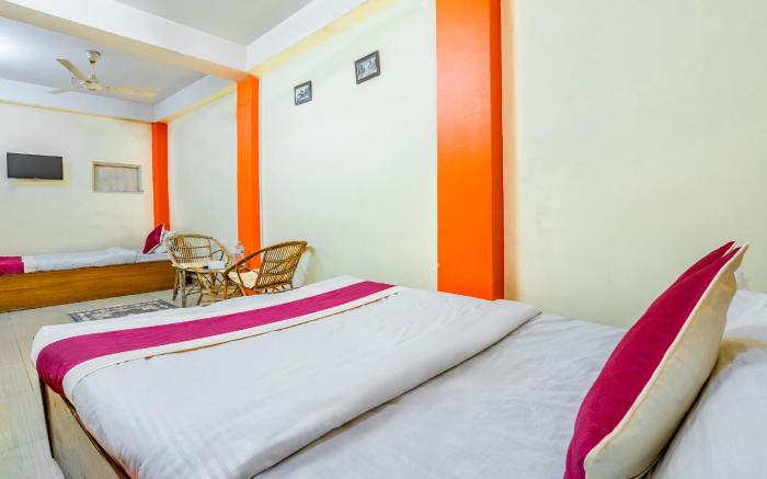 OYO 827 Taj Hotel And Restaurant