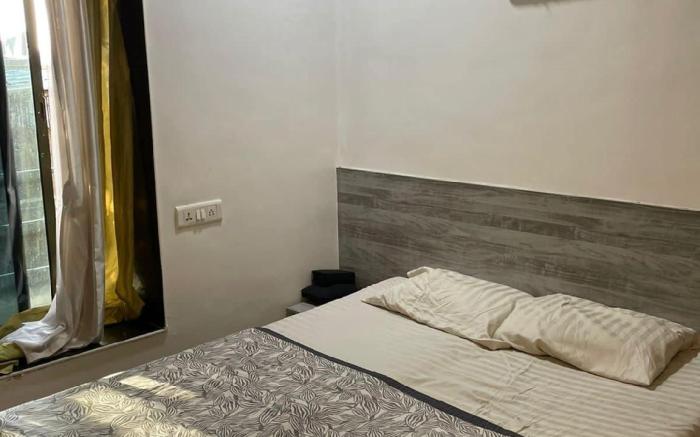 Bandra West  1 private a/c wifi room & bathroom.
