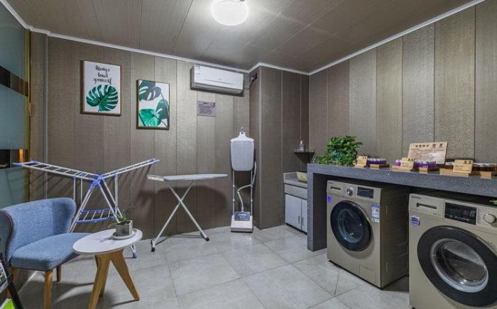 Ease Hotel Yantai High-speed Railway Station Red Star Macalline