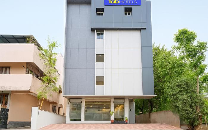 FabHotel GT Empire