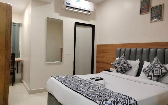 Yellow sapphire Hotel