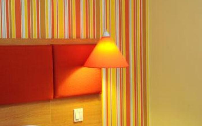 Home Inn Huzhou Anji Commercial Plaza Dipu Middle Road