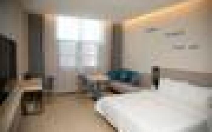 Home Inn Neo Dezhou Development Zone Kangbo Avenue Sports Center