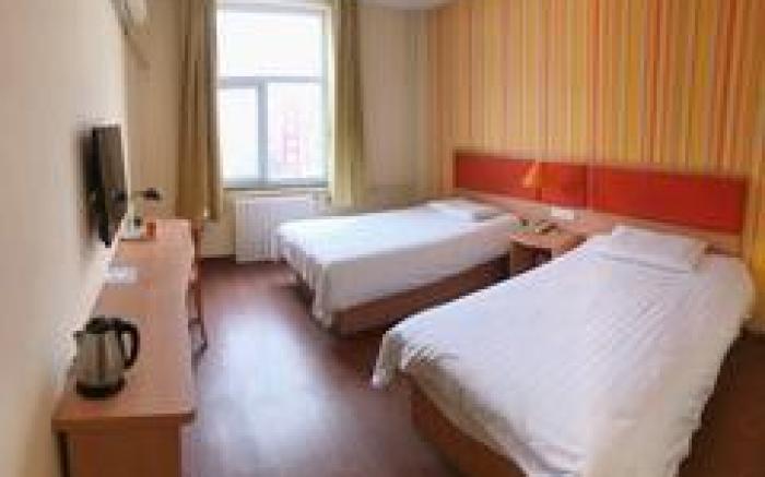 Home Inn Haiyang Xinyuan Plaza Commercial Center