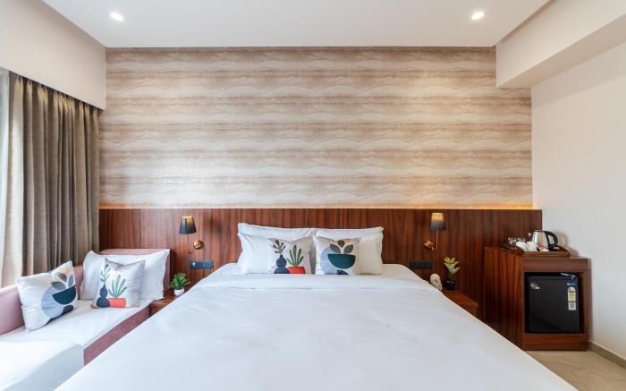 PINNACLE Udaipur - Boutique Rooftop Pool Hotel, Near the Lakes