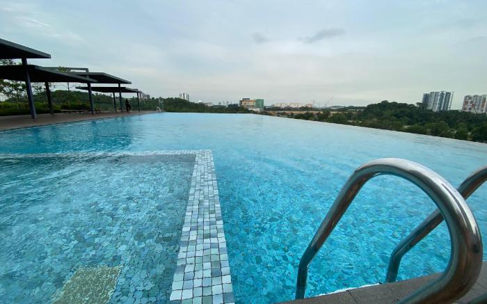 Sunset Lakeview Junior Suite Netflix Pool Gym Wifi