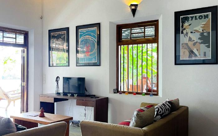 3-Bedroom Lakeside Villa with Pool in Ahangama