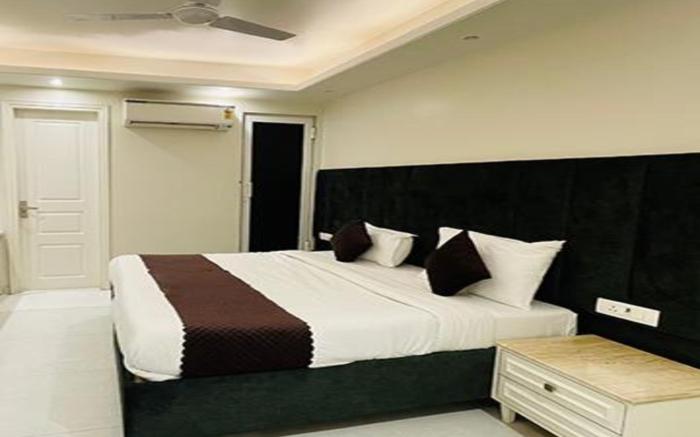 FabHotel Lands Inn